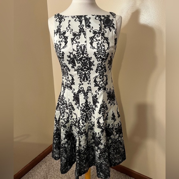 Taylor Cream With Black Print A-Line Dress Sz 4 - Picture 1 of 7
